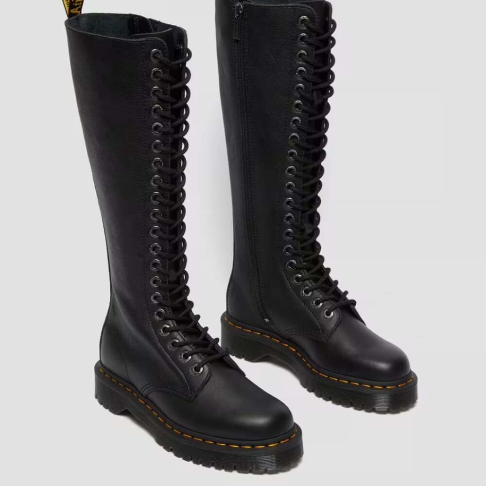 New in box Dr. Martens 1b60 bex pisa 20 eye knee high boots